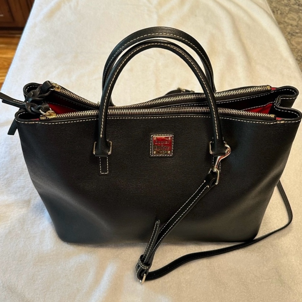 DOONEY & BOURKE WILLA SATCHEL❣️❣️❣️